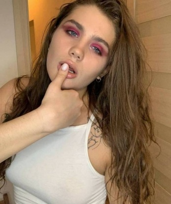 💋 Хочешь окунуться в мир страсти и наслаждения? Со мной ты точно найдешь все, о чем только мечтал! 😈
Мои услуги разнообразны: от классического секса до эротического массажа, от ролевых игр до страпона. Умею слушать и понимать твои желания, гарантирую полное удовлетворение. 💦
Мое опытное тело и нежные прикосновения сведут тебя с ума. Посмотри на мои фото - они подтверждают мою красоту и страсть. 📸
У меня много довольных клиентов, отзывы о моих услугах только положительные. Обязательно оцени разносторонность и эксперименты в постели. 🌟
Живу в Москве, готова встретиться с тобой в любое удобное для тебя время. Сделаю все, чтобы ты почувствовал себя особенным и желанным! 😘 Валерия